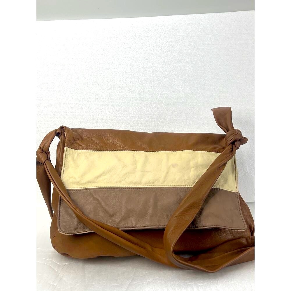 Graham & Spencer Women’s Brown Tan Leather Zipper Crossbody Bag